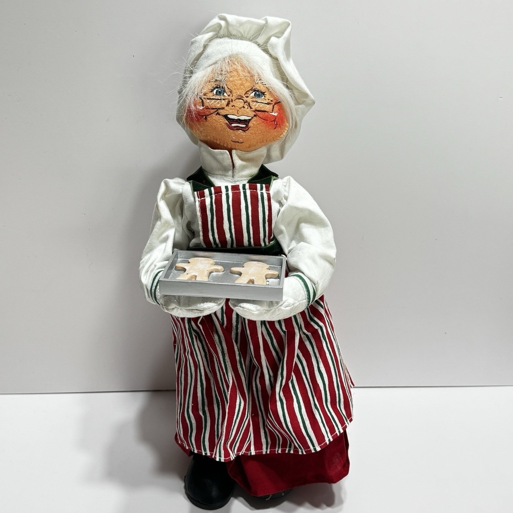 Vintage 2004 ANNALEE Doll Mrs Claus Baking Tray Gingerbread COOKIES Standing 14"